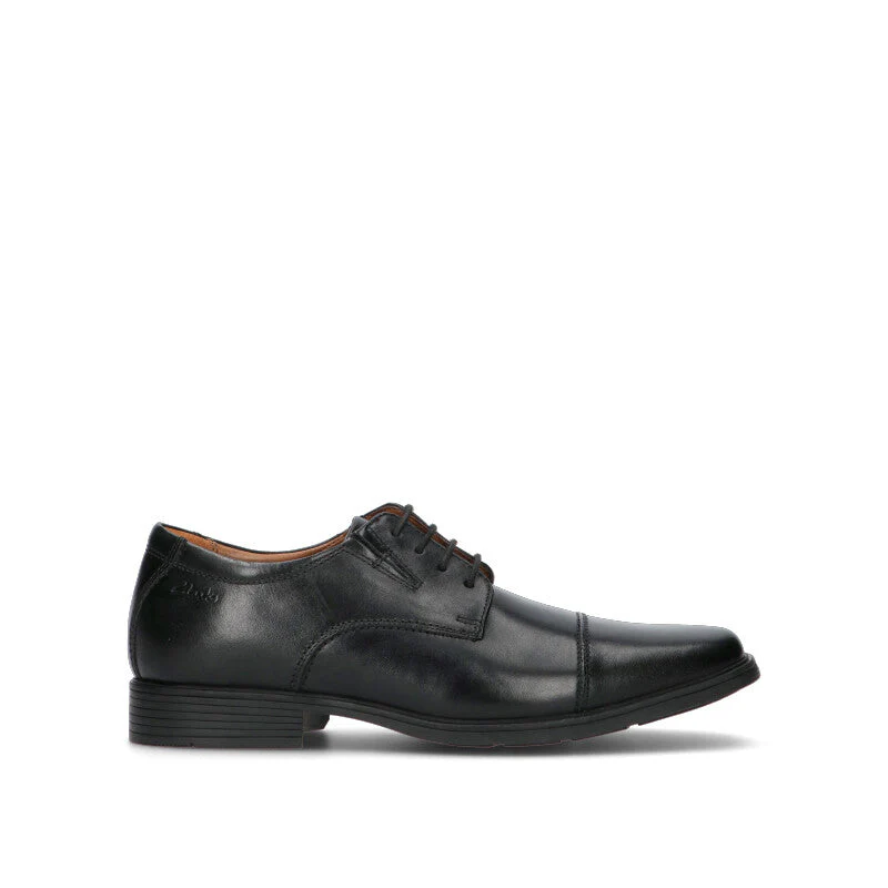 CLARKS ESSENTIALS Stringata uomo nera in pelle